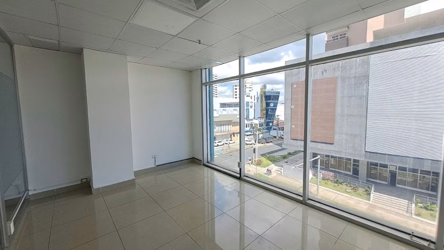 Alquiler de Oficina en Vía Brasil, Bella Vista, Plaza Korintho, 81m2 - Imagen 2
