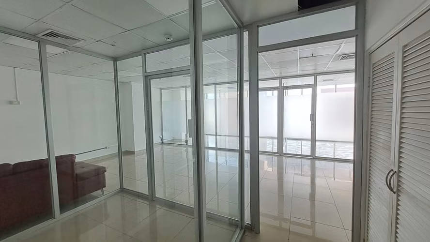 Alquiler de Oficina en Vía Brasil, Bella Vista, Plaza Korintho, 81m2 - Imagen 3