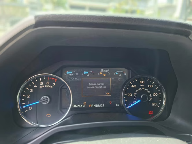 FORD F150 LARIAT 2015