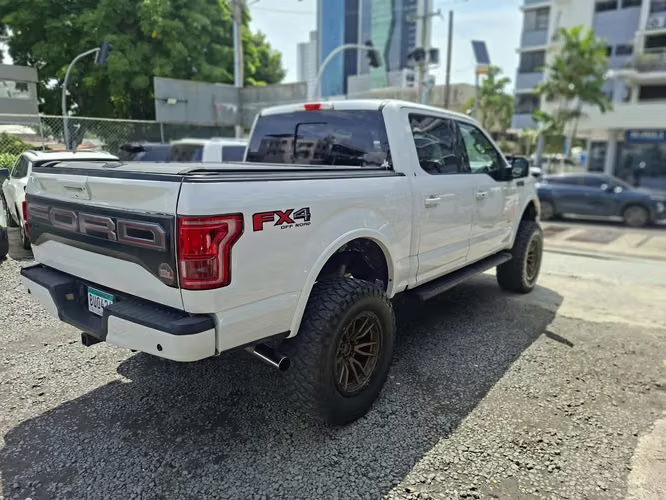 FORD F150 LARIAT 2015
