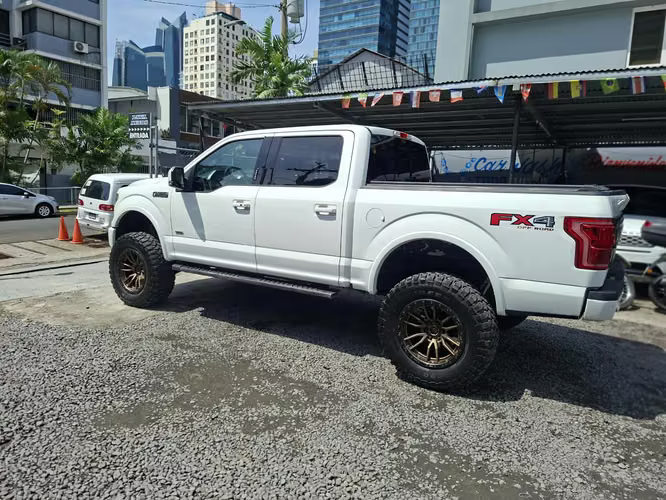 FORD F150 LARIAT 2015