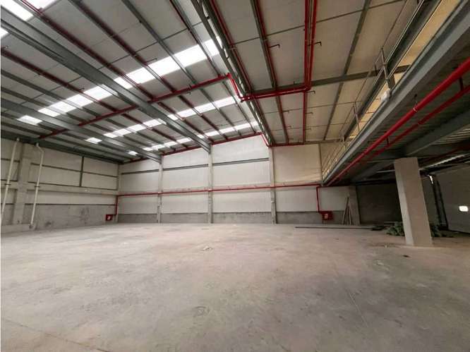 Alquiler de galera a estrenar de 1,141.30 mts2 en Zona Uno - Imagen 5