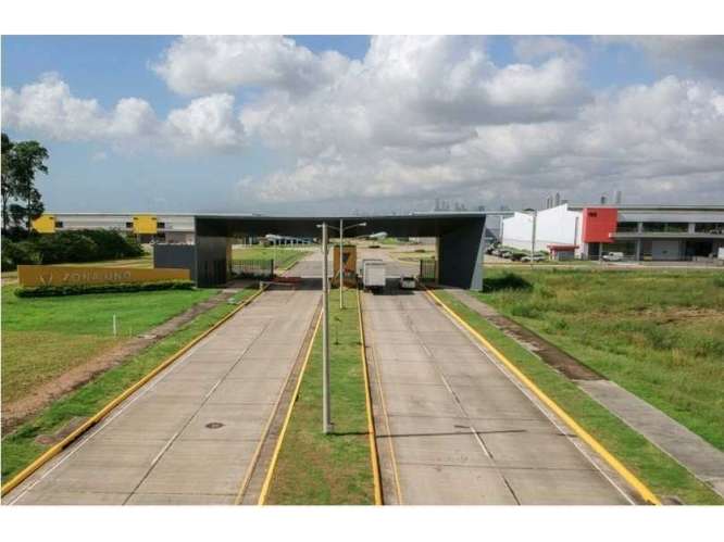 Alquiler de galera a estrenar de 1,141.30 mts2 en Zona Uno - Imagen 10