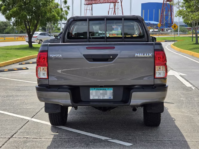 TOYOTA HILUX 2023 4X4 IMPECABLE $24,900