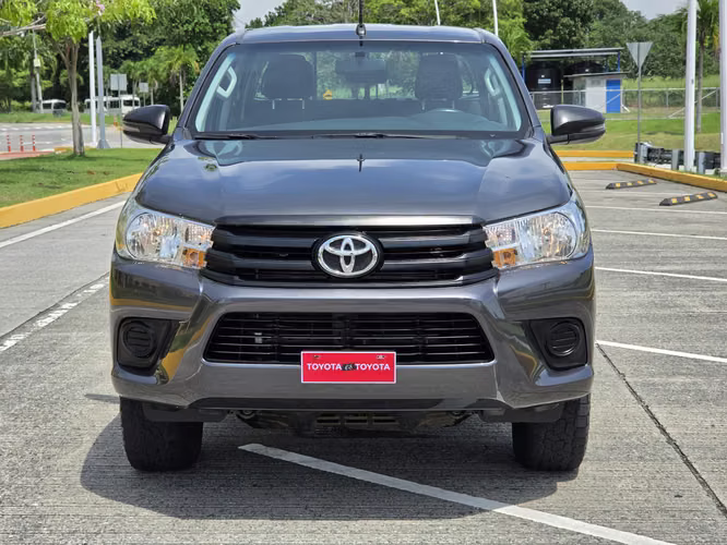 TOYOTA HILUX 2023 4X4 IMPECABLE $24,900