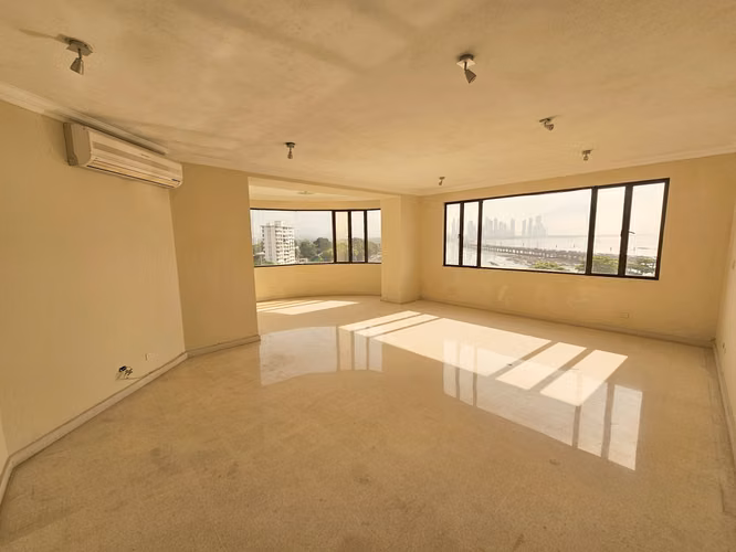 Venta de Apartamento de 607 mt2 en PH Belvedere - Coco del Mar. Haga una oferta