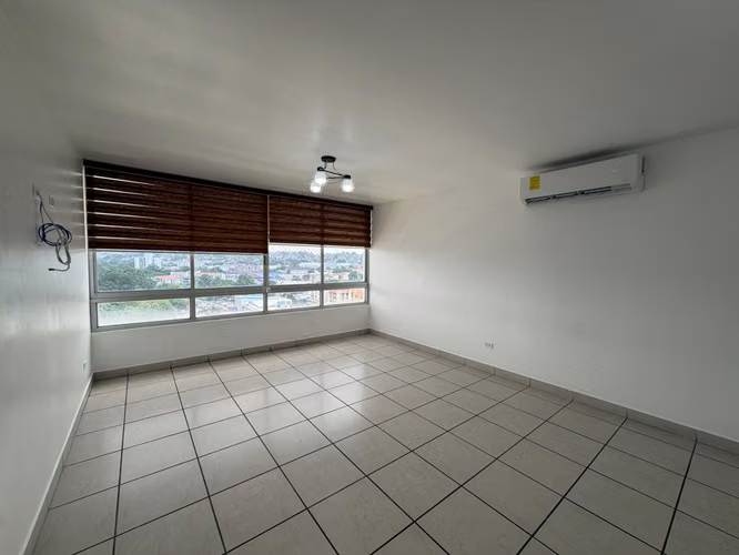 Alquiler de apartamento en Parque Lefevre - Imagen 2