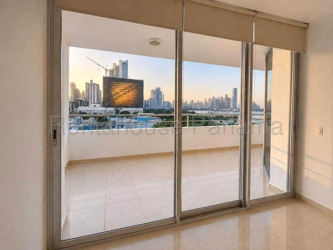 Venta Apartamento 1 Recamara Amoblado Frente al Mar | 107 m2 y Gran Terraza | Avenida Balboa - ALYC 27-305 - Imagen 2