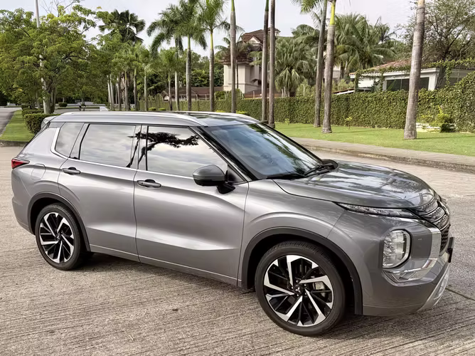 MITSUBISHI OUTLANDER P-LINE 4WD 2024 - Imagen 5
