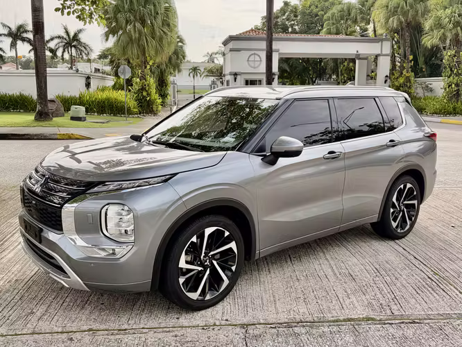 MITSUBISHI OUTLANDER P-LINE 4WD 2024