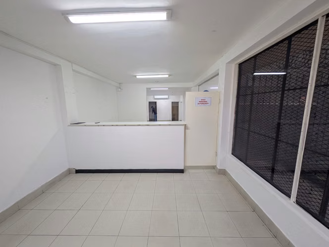 Alquiler de Local comercial en Bella Vista, 100m2