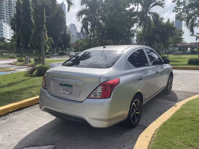 NISSAN VERSA 2020