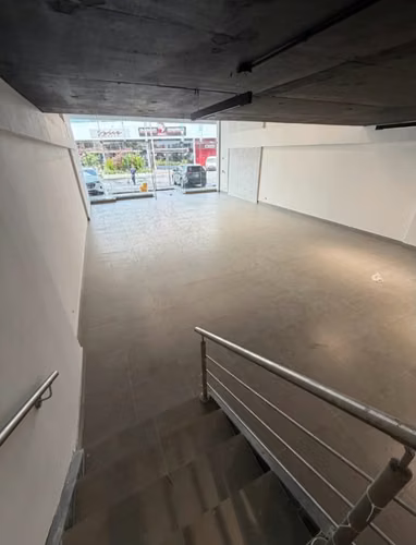 ALQUILO 2 LOCALES $4500 Y $2500 EN VIA BRASIL SOBRE LA VIA PRINCIAL A LA VISTA PUBLICA