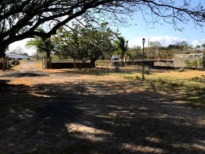 Se vende casa en Penonomé, frente al estadio y ciudad judicial