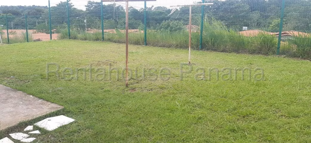 Alquiler de casa en Brisas del Golf Arraijan 27-910CM