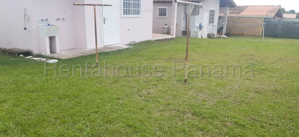 Alquiler de casa en Brisas del Golf Arraijan 27-910CM