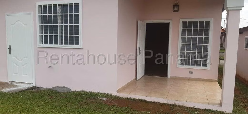 Alquiler de casa en Brisas del Golf Arraijan 27-910CM