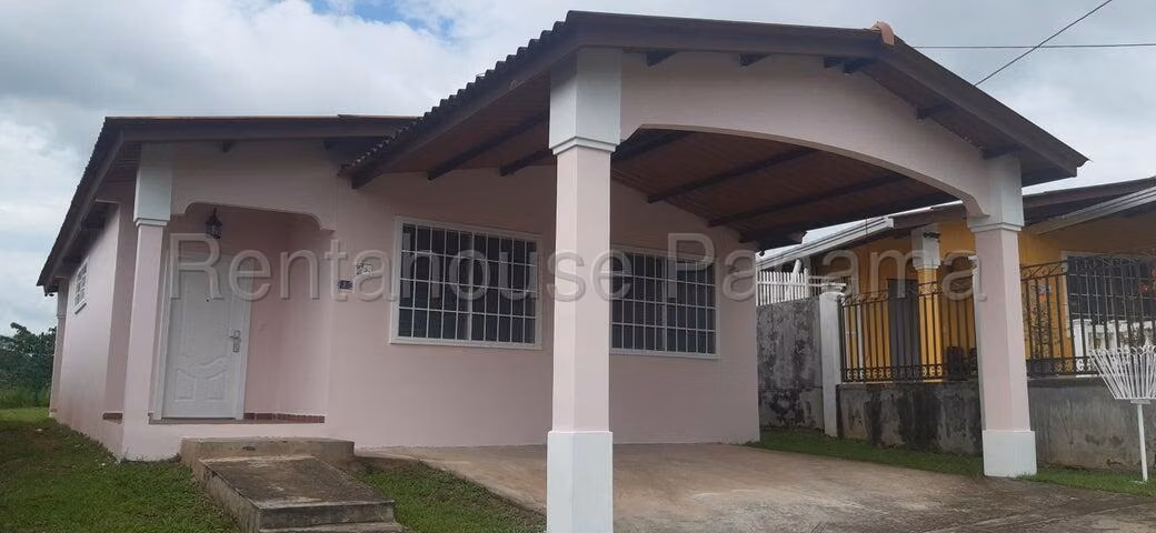 Alquiler de casa en Brisas del Golf Arraijan 27-910CM