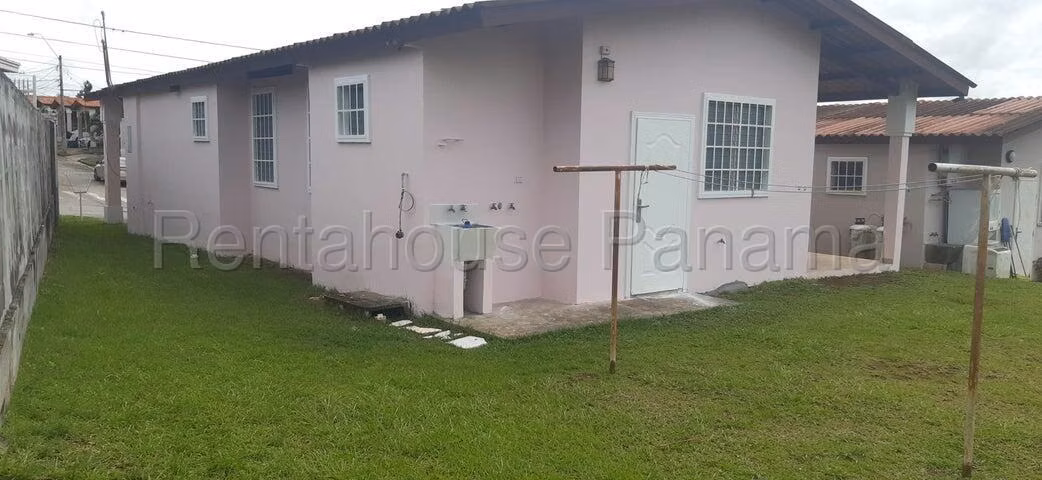 Alquiler de casa en Brisas del Golf Arraijan 27-910CM