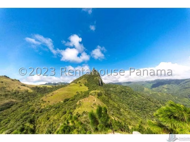 Venta lote de montaña en Altos del Maria, Sora, Panamá (a orilla de calle, plano )