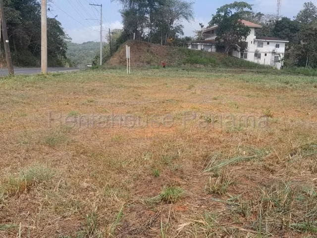 Venta conveniente y centrico terreno a orilla de la via principal en Buena Vista, Colón  - Imagen 2