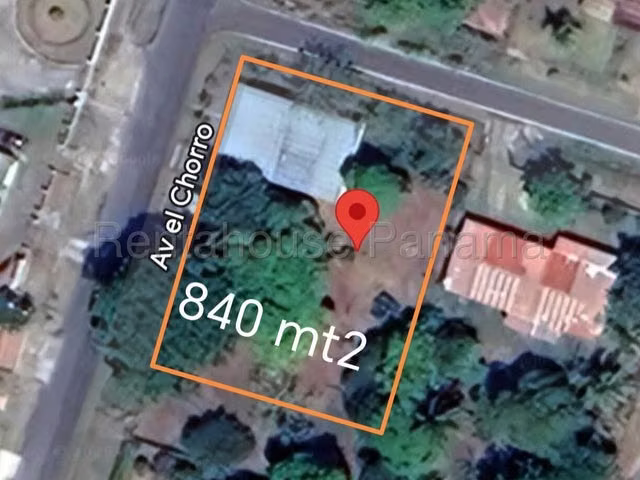 Sale lot with central house and corner, La Chorrera, Panama convenient location