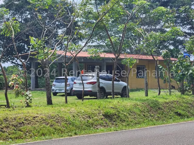 Vendo terreno campestre orilla decalle Escobal, Colón en las cercanias del Lago 