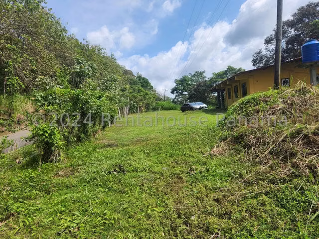 Vendo terreno campestre orilla decalle Escobal, Colón en las cercanias del Lago 