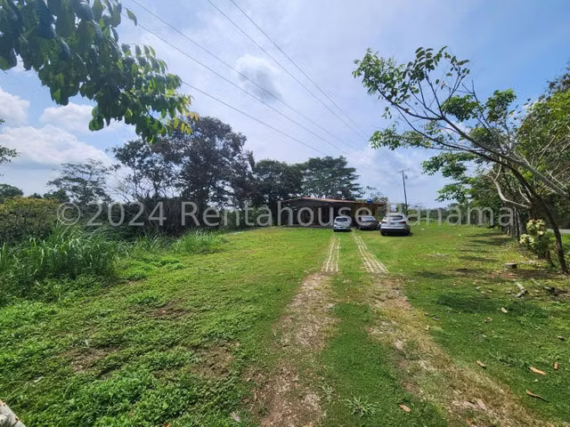 Vendo terreno campestre orilla decalle Escobal, Colón en las cercanias del Lago 
