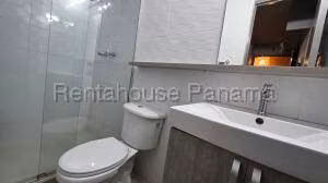 Apartamento remodelado en venta frente a Parque Omar, Porto Vita VIK-27-769