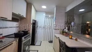 Apartamento remodelado en venta frente a Parque Omar, Porto Vita VIK-27-769
