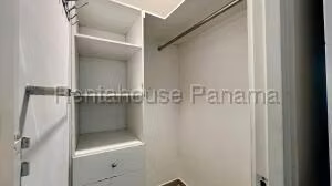 Apartamento en venta de 3 recámaras en PH Terramar VIK-27-222