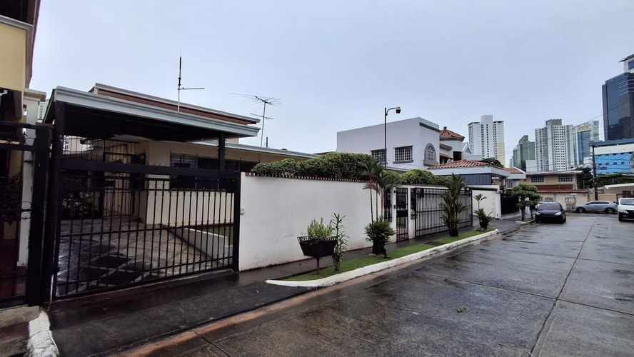 Villa Lilla, San Francisco. Casa 750mts 5r 4.5b 5est $885,000.00neg  - Imagen 19