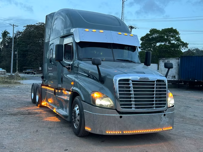 FREIGHTLINER CASCADIA 