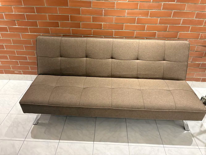 Sofá cama con poco uso