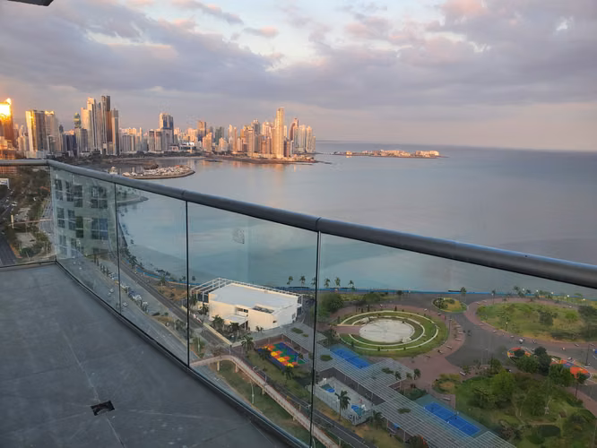 APARTAMENTO NUEVO FRENTE AL MAR
