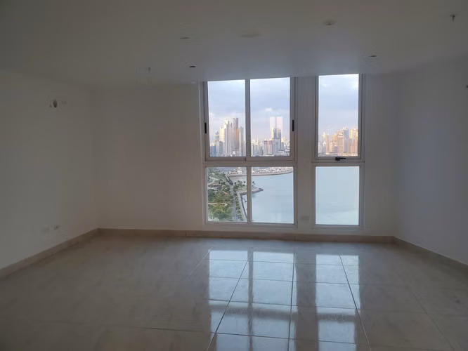 APARTAMENTO NUEVO FRENTE AL MAR