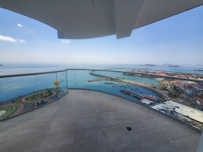APARTAMENTO NUEVO FRENTE AL MAR