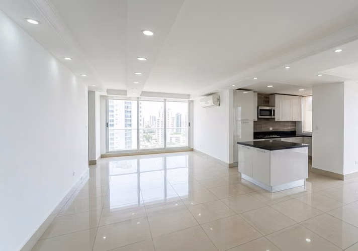 Apartamento en Obarrio I con balcon y ubicación privilegiada