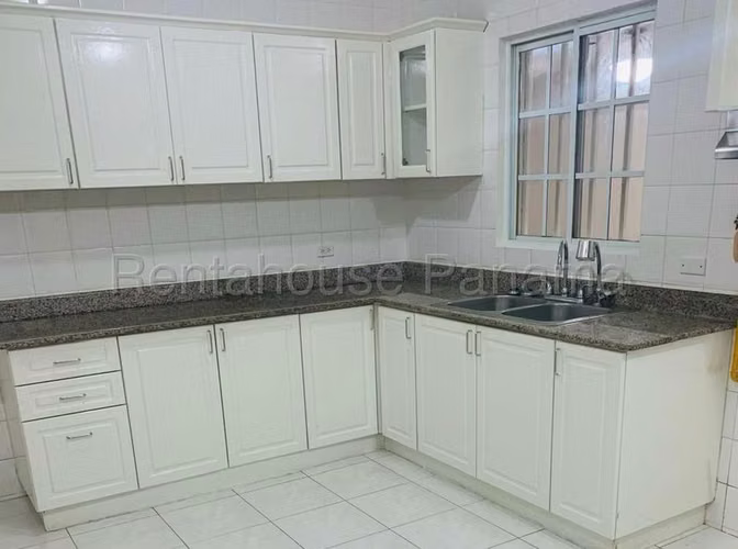 Casa En Alquiler En Clayton YM