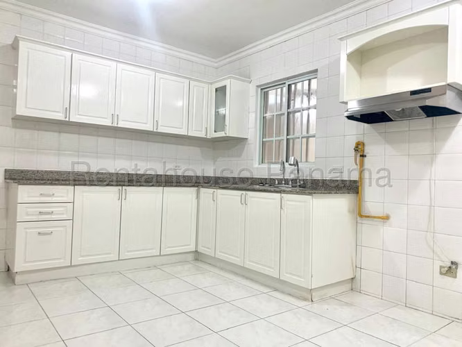 Casa En Alquiler En Clayton YM