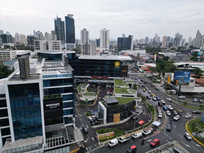 Alquiler de Local Comercial en Street Mall, 458 m² - Imagen 7