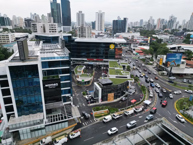 Alquiler de Local Comercial en Street Mall, 458 m² - Imagen 6