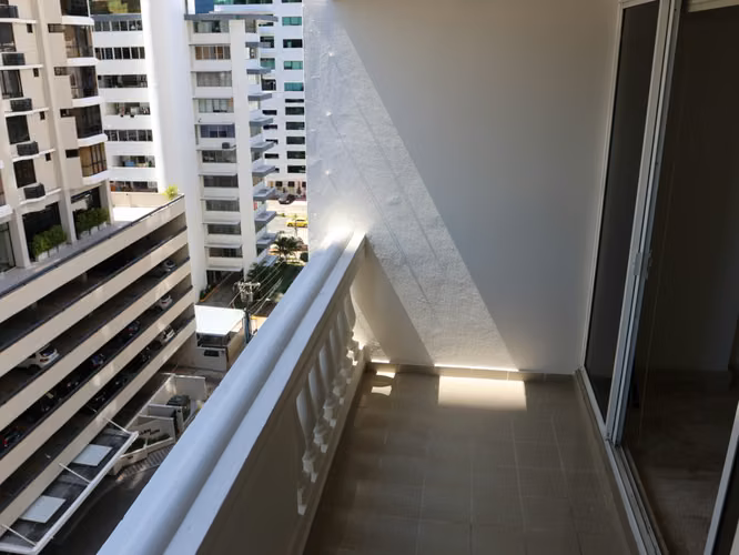 Apartamento en Obarrio I con balcón y remodelado