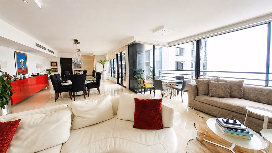 Apartamento en Venta en Avenida Balboa Los Delfines 24YCG7944