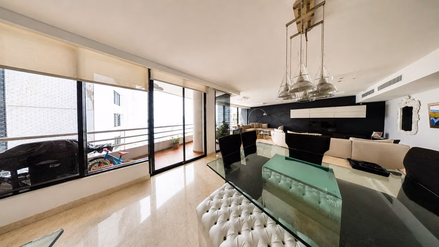 Apartamento en Venta en Avenida Balboa Los Delfines 24YCG7944