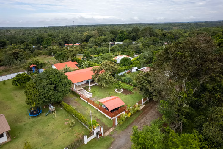 Casa con amplio terreno en Boquete, Panamá - Imagen 2