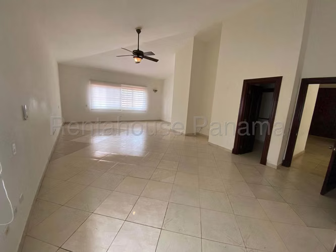Alquiler de casa en Costa del Este AK