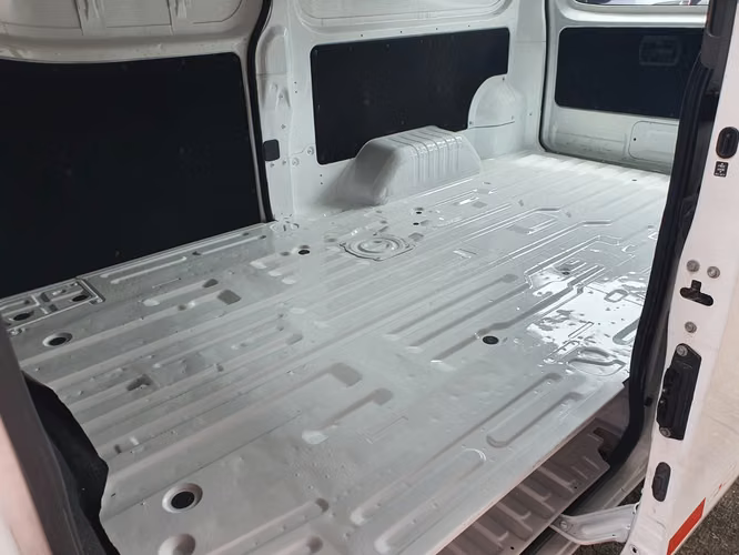 NISSAN URVAN 2023 - Imagen 16