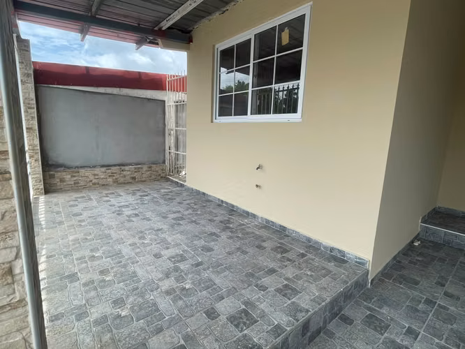 SE ALQUILA CASA -  AMPLIA Y CENTRICA - Imagen 3